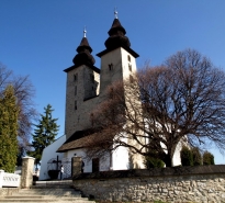 Románsky kostol Všetkých svätých v Diviakoch nad Nitricou